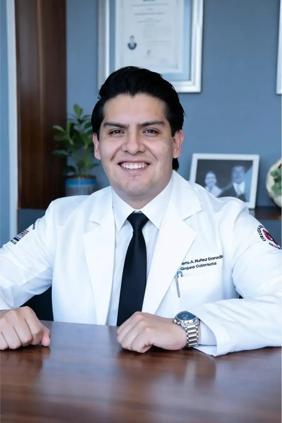 Dr. Roberto Ángel Núñez González